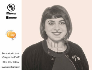 « Portrait du Jour » 2016 m’offre une exceptionnelle opportunité de collaboration artistique d’une année avec l’Association Fiap Jean Monnet, dont je respecte infiniment les valeurs humaines d’ouverture au monde.
Avec l’équipe de FIAP CultureS, nous avons imaginé décliner ces valeurs au travers de portraits du public cosmopolite qui fréquentent le Centre que je ferais à intervalles réguliers chaque mois. Portrait-du-Jour-2016-12-20