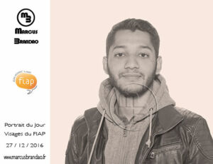 « Portrait du Jour » 2016 m’offre une exceptionnelle opportunité de collaboration artistique d’une année avec l’Association Fiap Jean Monnet, dont je respecte infiniment les valeurs humaines d’ouverture au monde.
Avec l’équipe de FIAP CultureS, nous avons imaginé décliner ces valeurs au travers de portraits du public cosmopolite qui fréquentent le Centre que je ferais à intervalles réguliers chaque mois. Portrait-du-Jour-2016-12-27