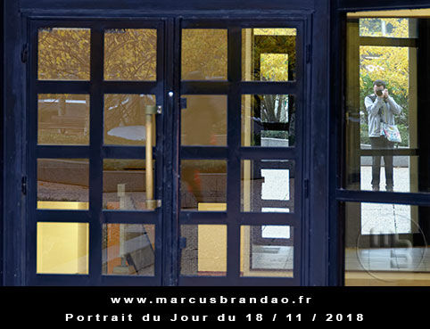 En 2018, Portrait du Jour sera consacré à l’autoportrait avec chaque semaine un thème différent. Portrait du jour 2018-11-18