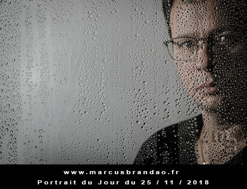 En 2018, Portrait du Jour sera consacré à l’autoportrait avec chaque semaine un thème différent. Portrait du jour 2018-11-25
